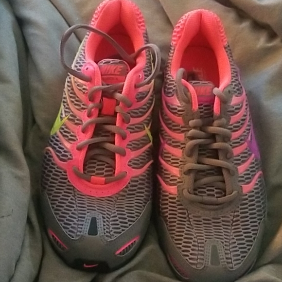 Nike Shoes - Nike shoes CLEARANCE LOWEST PRICE